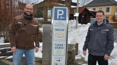 Bild: jr
Zu Jahresbeginn stieg Zimmermeister Josef Siller (rechts) als Mitgesellschafter und Leiter der Zimmerei in das Unternehmen Casa Vario ein. Siller stand schon vorher als Leiter der Weck-Zimmerei in der Verantwortung. Geschäftsführer Johannes Kirchner (links) freut sich über die Verstärkung.