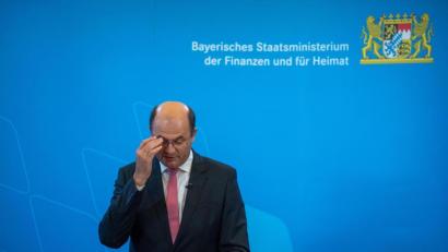 Archivbild: Lino Mirgeler
Finanzminister Albert Füracker (CSU) hatte am Montag keine guten Nachrichten.