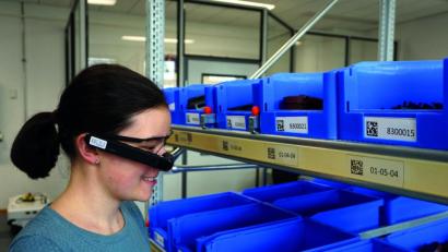 Bild: Seidl/OTH Amberg-Weiden/exb
Im Bachelorstudiengang Wirtschaftsingenieurwesen lernen Studierende praxinah, zum Beispiel mit der Unternehmenssoftware SAP in einer realen SAP-Umgebung mit Beispielunternehmen.