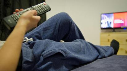 Bild: Christoph Schmidt
Die Jogginghose ist die weiche Hülle für unseren Alltag. Foto: Christoph Schmidt/dpa