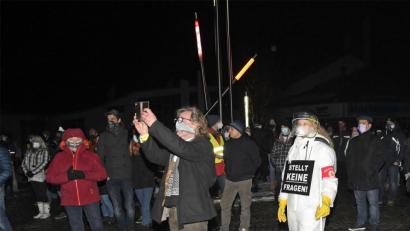 Bild: Petra Hartl
Am Samstag demonstrierten 240 Querdenker vor dem ACC in Amberg.