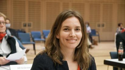 Bild: Gabi Schönberger
Der Klimaschutz ist Stadträtin Laura Weber (Grün.Bunt.Weiden) ein großes Anliegen. Den künftigen Klimaschutzbeirat hat sie maßgeblich mit angestoßen. Dennoch darf sie ihm nicht angehören.