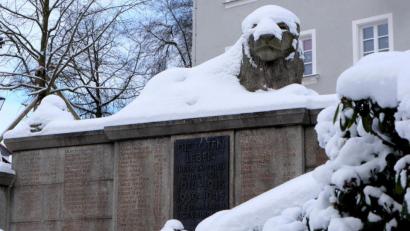 Bild: le
Die Kriegerdenkmalanlage mit dem markanten Löwen aus Granit ist ein Wahrzeichen von Floß.