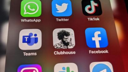 Bild: Christoph Dernbach
Auf einem Level mit Facebook, Twitter und Instagram: Die Audio-App Clubhouse scheint im Konzert der Großen angekommen zu sein.