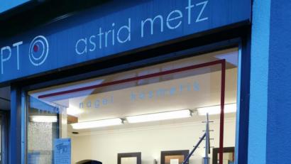 Bild: Astrid Metz-Steinhauer/exb
Nicht aufgeben lautet die Devise: Am Freitag und Samstag machen die Friseure im Landkreis das Licht in ihren Salons an, um auf ihre existenzbedrohende Situation aufmerksam zu machen.