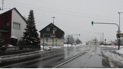 Bild: wro
Die Ampelkreuzung Umgehungsstraße/Schönhaider Straße: Aus den Reihen der CSU kam jetzt die Anregung, hier einen Kreisverkehr entstehen zu lassen.