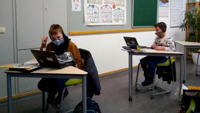 Bild: fpoz
Diese beiden Schüler testeten schon mal den Einsatz der neuen Headsets.