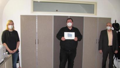 Bild: Corinna Reinhart/Gemeinde Kulmain/exb
Geschäftsleiterin Kathrin König, EDV-Experte Georg Redl junior und Rathauschef Günter Kopp (von links) stellen das Bürgerserviceportal der Gemeinde vor..