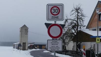 Bild: rn
Das Befahren der Wohnbereiche "Kreuzkirche" und "Meierfeld" bleibt Anliegern vorbehalten.
