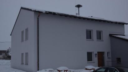 Bild: fla
Bis auf einige Restarbeiten ist die Sanierung des Gemeindehauses abgeschlossen. Auch das Mosaik-Kunstwerk wird wieder angebracht werden.