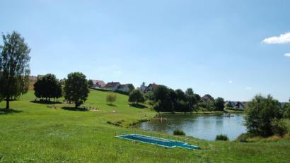 Archivbild: fla
Das Kneipp-Becken im Bereich der Freizeitanlage kann saniert werden. Mit einer Förderung von 90 Prozent bleiben für die Gemeinde 500 Euro zu bezahlen.