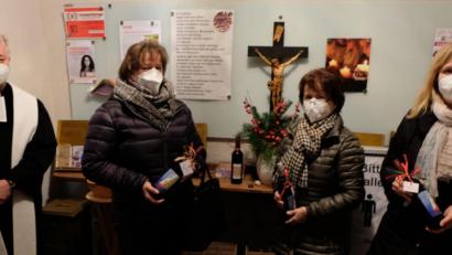 Bild: le
Pfarrer Wilfried Römischer ( links ) dankte beim Mitarbeiter-Dankgottesdienst den Engagierten der evangelischen Kirchengemeinde St. Johannes Baptista.