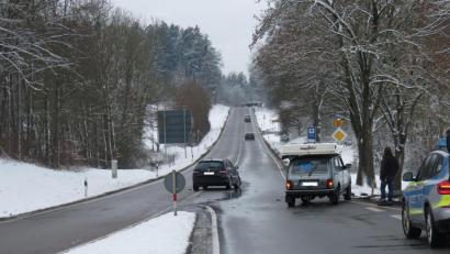Bild: Polizeiinspektion Sulzbach-Rosenberg
Der Lada-Fahrer war beim Einbiegen auf die B85 bei Sulzbach-Rosenberg unachtsam. 15.000 Euro Schaden und eine verletzte Frau sind die Folge.
