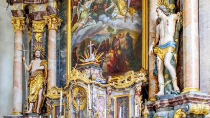 Bild: njn
Unter dem Motto „Gott ist immer für uns da – auch in der Pandemie“ lädt die Pfarrei in der in der Pfarrkirche Mariä-Himmelfahrt jeden Mittwoch um 19 Uhr vor dem Allerheiligsten zur Andacht ein.