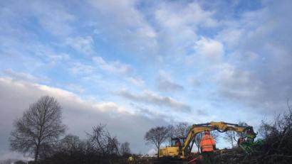 Bild: upl
Östlich von Wutschdorf haben die Rodungsarbeiten für den Ausbau der Staatsstraße 2399 begonnen.