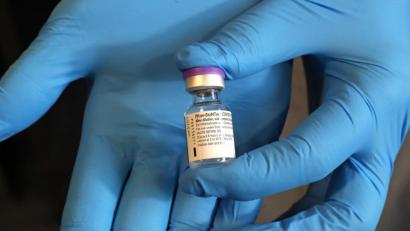 Bild: Chris Jackson/dpa
Im Moment ist es die einzige Hoffnung auf ein Ende der Coronapandemie in Europa: Impfstoffe von Herstellern wie Biontech/Pfizer. Wie lange dauert es, bis sie gut wirken?
