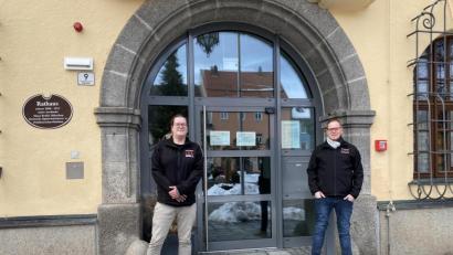 Bild: Eichl
Maria Aumüller und Manuel Woyschnitzka kennen die Crystal-Szene der Stadt Vohenstrauß; der Leiter der Selbsthilfegruppe und die ehemalige Dealerin waren selbst lange Zeit Teil davon, bis ihnen der Absprung gelang.