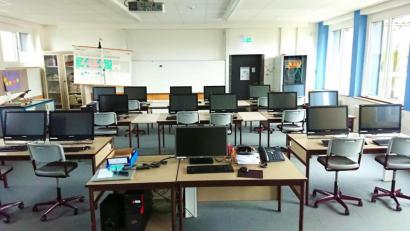 Bild: e
Ein Computer Raum schule Vilsecker schule, der immer wieder modernisiert wird und deshalb auf aktuellstem Stand ist. Betreut wird die IT-Ausstattung vom städtischen IT-Verantwortlichen Matthias Rösch