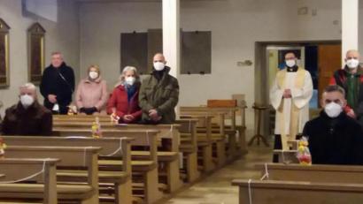 Bild: Theresia Otterbein
Um ihr Ehejubiläum zu feiern, treffen sich Kastler Paare in der Pfarrkirche.