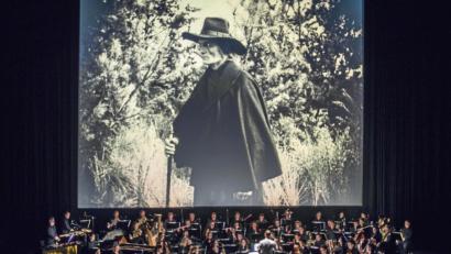 Bild: Bernd von Jutrczenka/dpa 
2016 wurde bei der Berlinale „Der müde Tod“ von Fritz Lang im Friedrichstadtpalast gezeigt. Das Rundfunk-Sinfonieorchester Berlin (RSB) begleitete die Vorfürung des mittlerweile 100 Jahre alten Films musikalisch.