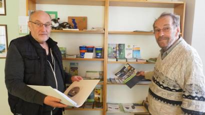 Bild: bl
Geschäftsstellenleiter Oskar Deichner (links) und BN-Vorsitzender Klaus Pöhler ziehen bei Naturschutzprojekten an einem Strang. Sie sind überzeugt, dass von der globalen Debatte übers Klima auch die lokale Gruppe profitiert.