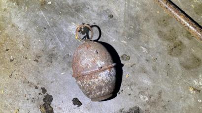 Bild: exb/Polizei Neustadt
Eiergranate in einer Garage in Neustadt/WN.