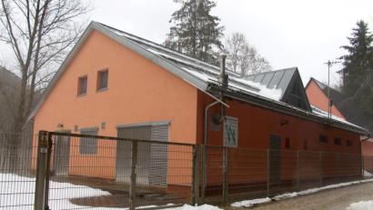 Bild: ds
Am Wasserwerk der Gemeinde Pommelsbrunn nahe der Fallmühle wird eine Verbindung zum Zweckverband Bachetsfeldgruppe hergestellt. Damit wollen beide Seiten die Versorgungssicherheit stärken.