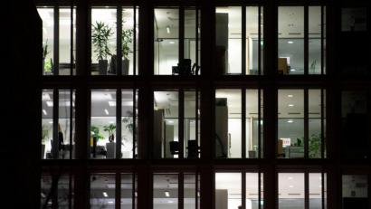 Bild: Sebastian Gollnow/dpa
In Deutschland gibt es mehr als 350 Millionen Quadratmeter Bürofläche. Mit jedem Prozent Fläche, das umgewidmet würde, ließen sich rund 50.000 neue Wohnungen.