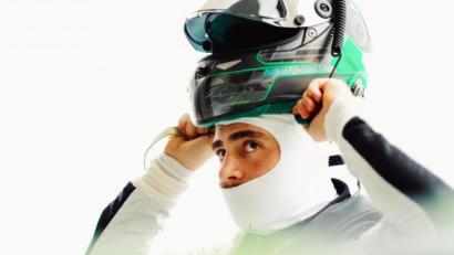 Bild: Samir Zorlak
Richard Wagner sehnt dem Saisonstart im Porsche Carrera Cup herbei. Der Amberger Autorennfahrer möchte möglichst bald wieder den Helm aufsetzen und auf den Rennstrecken Vollgas geben.