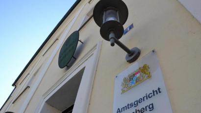 Bild: upl
Vor dem Amtsgericht in Amberg muss sich ein 42-Jähriger verantworten. Seine Alkoholsucht lässt ihn immer wieder zum Straftäter werden.