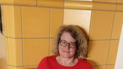 Bild: Eva Gibhardt/exb
Eva Gibhardt erläutert Inhalte des Onlinekurses für junge Eltern.