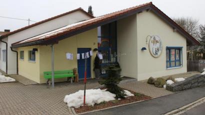 Bild: soj
Am Kindergarten in Ebnath sind einige Renovierungsarbeiten nötig.