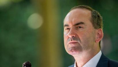 Bild: Peter Kneffel
Hubert Aiwanger (Freie Wähler), stellvertretender Ministerpräsident und Staatsminister für Wirtschaft, Landentwicklung und Energie. Foto: Peter Kneffel/dpa-Pool/dpa/Archivbild