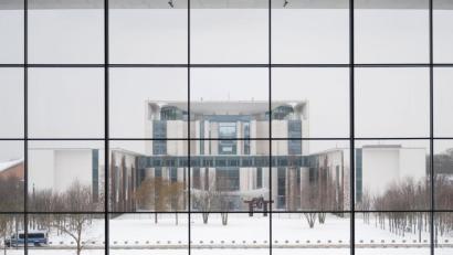Bild: Gregor Bauernfeind/dpa
Blick auf das Bundeskanzleramt in Berlin.