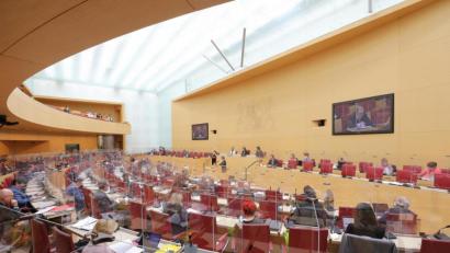 Bild: Stefan Obermeier/Bildarchiv Bayerischer Landtag
Blick in den Sitzungssaal des Bayerischen Landtags.