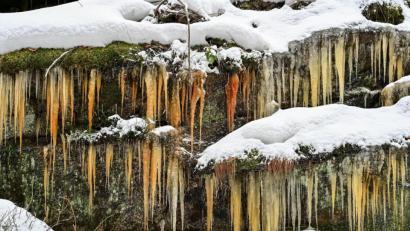 Bild: sds
Die bunt schimmernden Eiszapfen sind ein Blickfang.