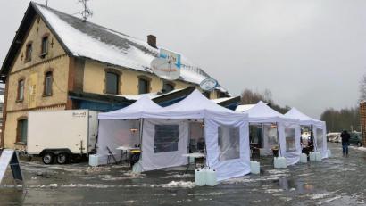 Bild: Gustl Beer
Die Corona-Teststation in Frankenreuth soll die benachbarten Stationen entlang der Grenze entlasten.