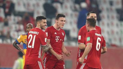 Bild: Mahmoud Hefnawy/dpa
Münchens Benjamin Pavard (Zweiter von links) feiert mit seinen Mannschaftskameraden sein Siegtor.