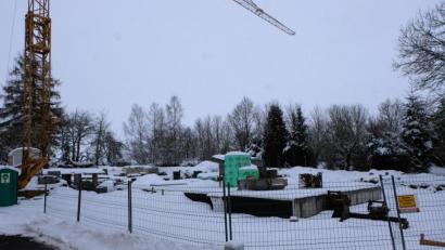 Bild: le
Der Bau der barrierefreien Wohnungen der Baugenossenschaft "Eigenheim" in Plankenhammer ruht derzeit.