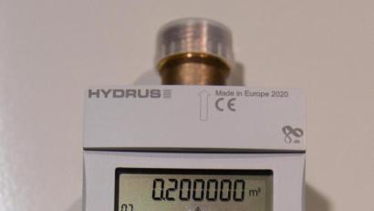 Bild: bey
Die neuen elektronischen Wasserzähler können künftig "im Vorbeifahren" ohne Sorgen um den Datenschutz abgelesen werden.