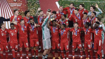 Bild: Mahmoud Hefnawy/dpa
Die Bayern haben den nächsten Pokal.