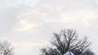 Bild: stg
Die Gemeinde Kastl ist nun stolze Besitzerin dieses Trafohäuschens bei Senkendorf: Künftig könnten dort Fledermäuse einen Unterschlupf finden.