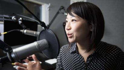 Bild: Blend Images/Jasper Cole/dpa
Die Klangqualität muss stimmen: Auch wenn es nicht gleich ein Studio sein muss, ist ein Studiomikrofon allemal empfehlenswert.