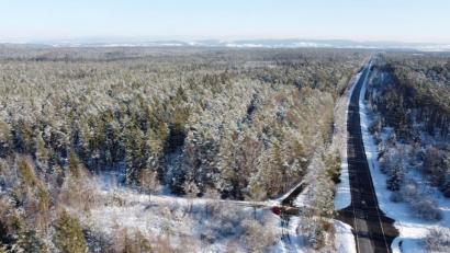Luftbild: Gustl Beer
Links von der B 470, die hier Richtung Weiden führt, soll das Gewerbegebiet Weiden-West IV entstehen.