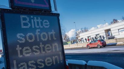 Bild: Nicolas Armer/dpa
Am Grenzübergang Schirnding wollen Ministerpräsident Markus Söder und Innenminister Joachim Herrmann sich am Sonntag über die neuen Corona-bedingten Grenzkontrollen zu Tschechien informieren.