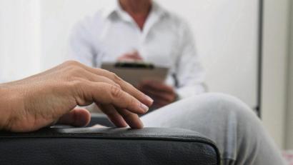 Bild: Christin Klose/dpa
Wer später als Psychotherapeut arbeiten will, muss nach neuer Regelung bereits einen speziell zugeschnittenen Bachelor-Studiengang wählen.