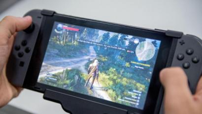 Bild: Andrea Warnecke/dpa
Die Nintendo-Spielkonsolen sind beliebt. Das lockt auch Betrüger auf den Plan - wie eine Frau aus Ebermannsdorf nun schmerzlich erfahren musste.