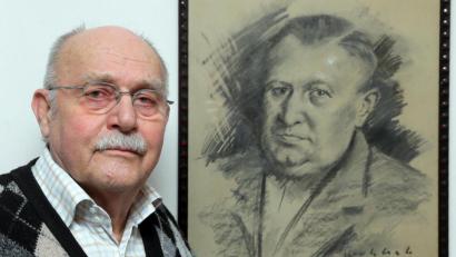 Bild: Wolfgang Steinbacher
Günter Haberland vor einem Porträt seines Großvaters Karl, das der Egerländer Maler Wohlrab einst gezeichnet hat.