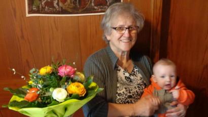 Bild: amö
Auch der jüngste Enkel Paul gratulierte Maria Baumer zum 70. Geburtstag.