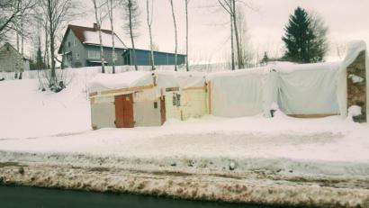 Bild: ld
Das Projekt "Goldener Hirsch" ist derzeit eingefroren. Der Bierkeller mit der doppelflügeligen Tür soll auf Wunsch von Bürgermeister Bernhard Schindler erhalten bleiben.